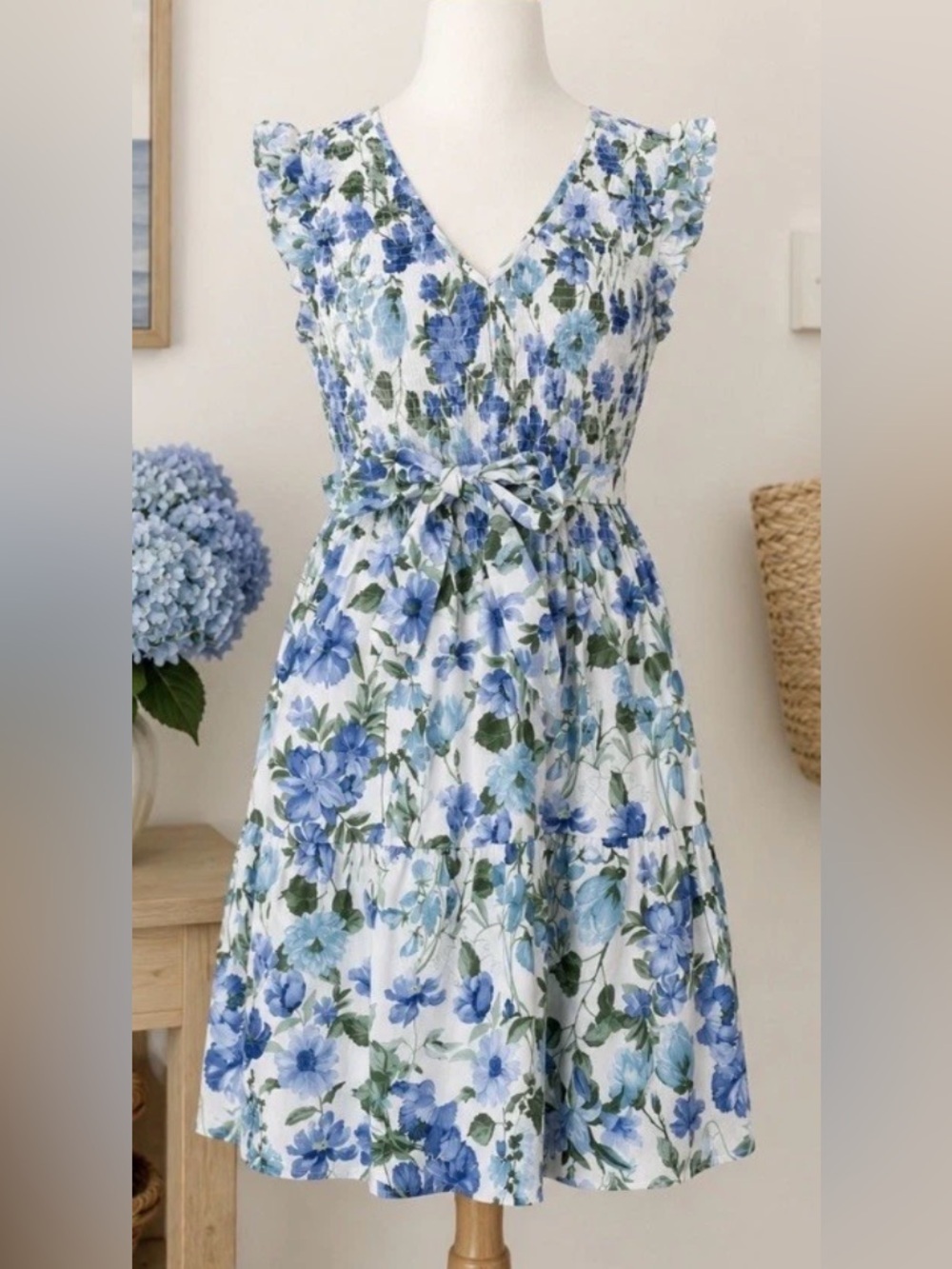 NWT Laura Ashley smocked Floral V-Neck Tie-Waist Sundress Blue cottage core med